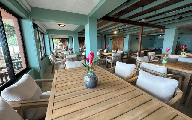 Mt. Plaisir Estate Hotel