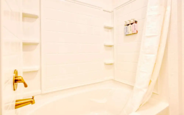 Grand Two Bedroom Two Bathroom Apartment with Balcony by The Scholar