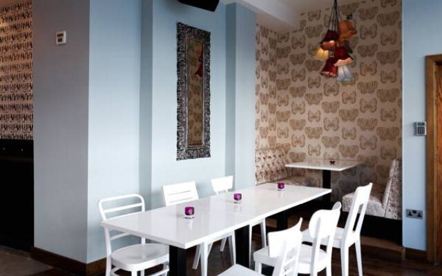 Cinnabar Cafe