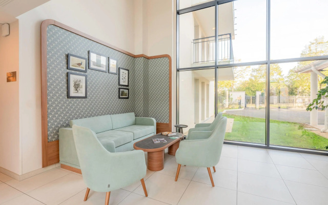 Quality Suites Moissy-Cramayel