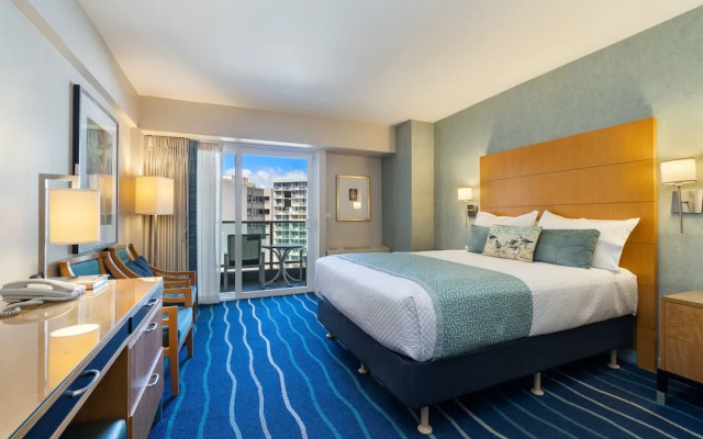 Ala Moana Hotel Room Near Beach