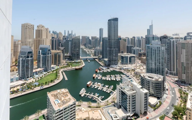 Chic 2BR w Dubai Marina Views