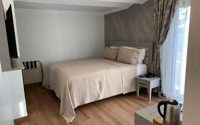 Regency World Hotel&Suites
