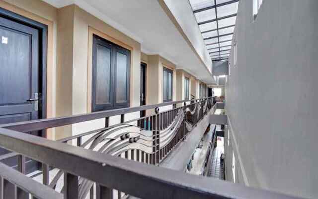 OYO 90477 Kedung Anyar Residence