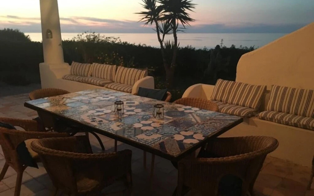 Lagave, Villa in Salina