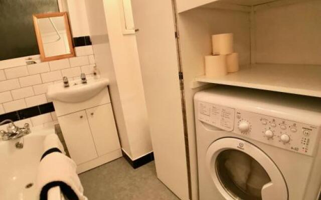 Central Apartment 5 Mins Putney Tube Station