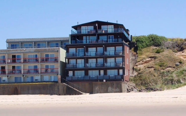Starfish Manor Oceanfront Hotel