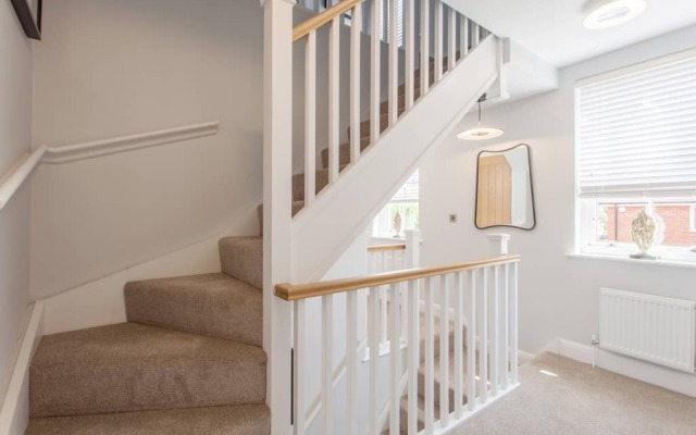 Chic & Luxurious Townhouse - Central Marlow