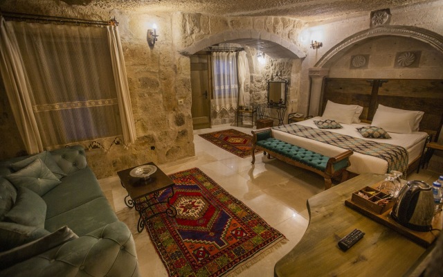 Divan Cave House 