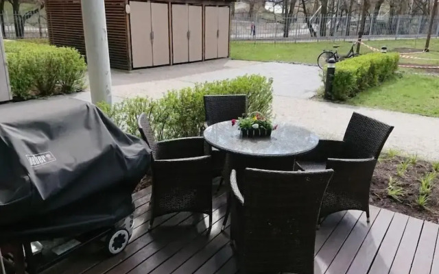 StayPlus Apt in Trendy Area Balcony