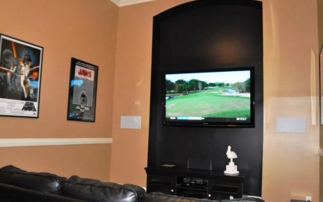 Pelican by RedAwning