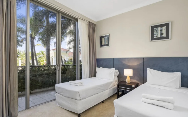 Chevron Renaissance - HR Surfers Paradise
