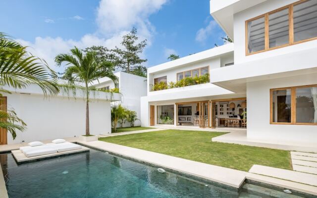 Mr. & Mrs. W Bingin by Alfred in Bali