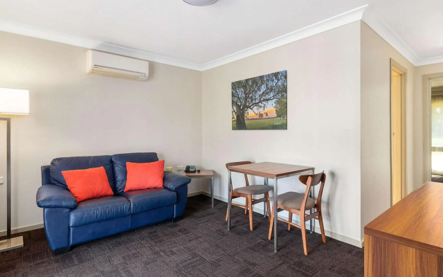 Quality Inn Carriage House