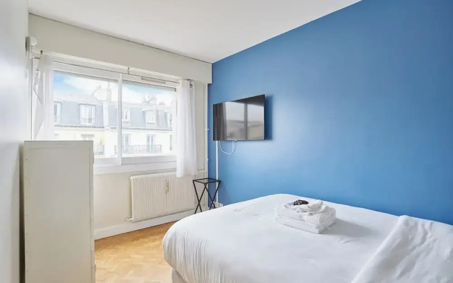 2 Bedroom Flat Centre de Paris - Eiffel Tower View