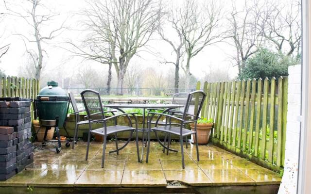 Stunning Canal Side 3 Bedroom House in East London