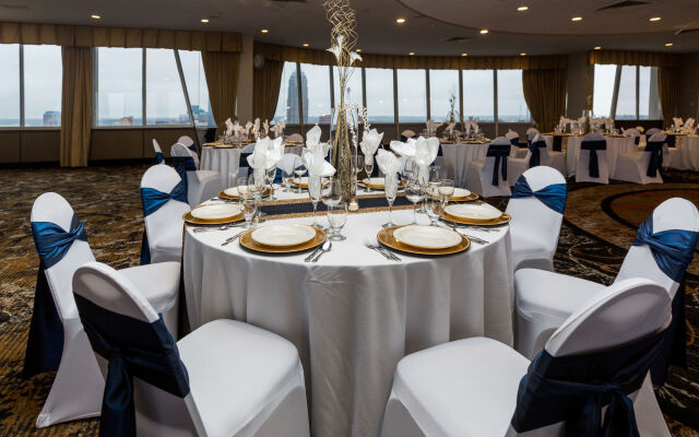 Holiday Inn Downtown - Mercy Area by IHG