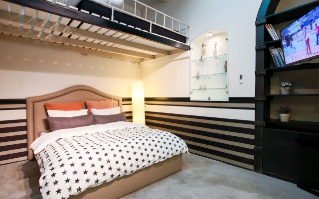 Classic studio Apt in heart of Tel Aviv