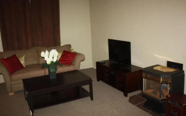 Outpost Motel & Kitchenette Suites