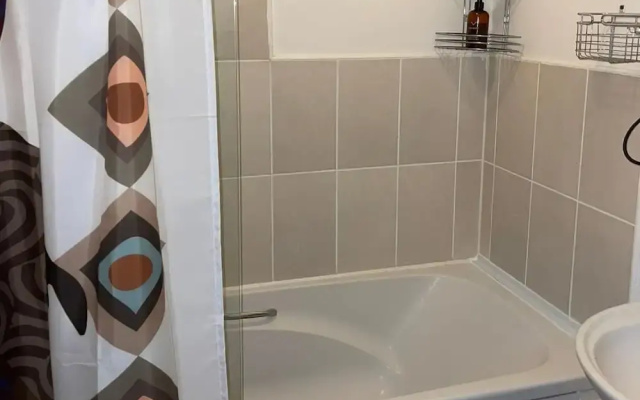Apartment - Sleeps 2 - Parking - Station Close