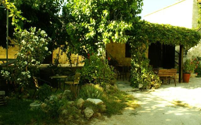 Loxandra Inn