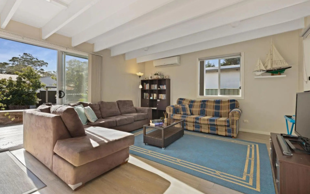 Gorgeous Outdoor Entertaining 2 Minute Walk to the Beach – Balcony – Vincentia