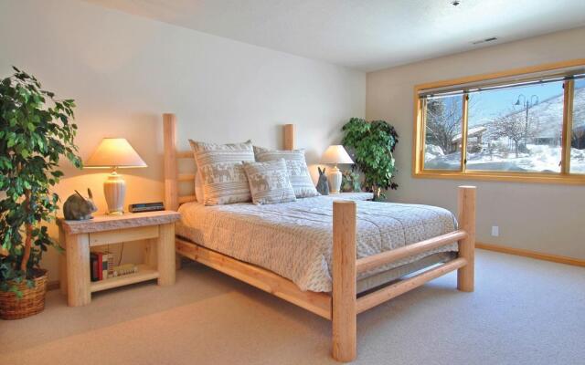 All Seasons Condominiums by All Seasons Resort Lodging