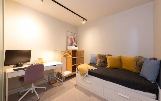 2-bed in South Melbourne w/ Beautiful City Views