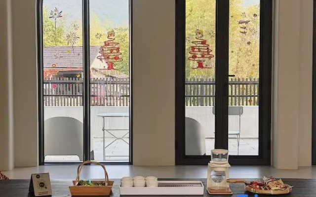 Tonglu Qingfeng · Siyu | Ethereal Mountain Slumber & Childlike Wild Retreat – Balcony – Hangzhou