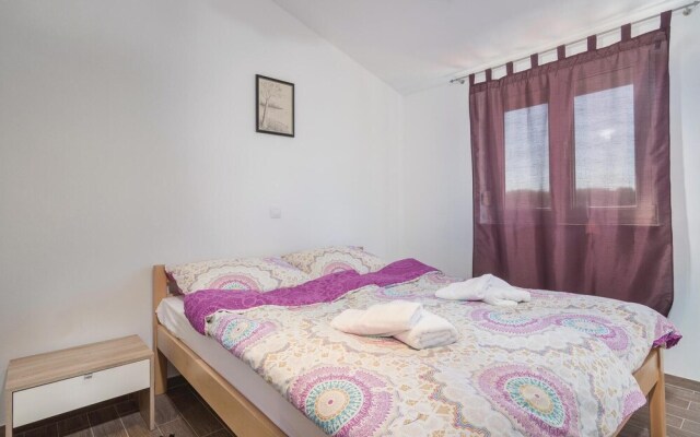Beautiful Home in Pula With Wifi and 7 Bedrooms