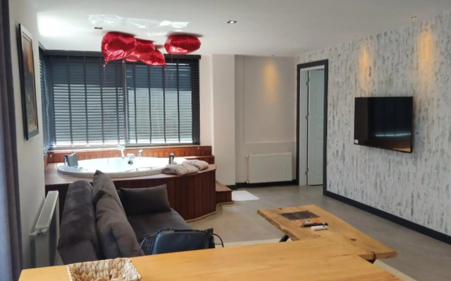 Eluxio Suite Hotel