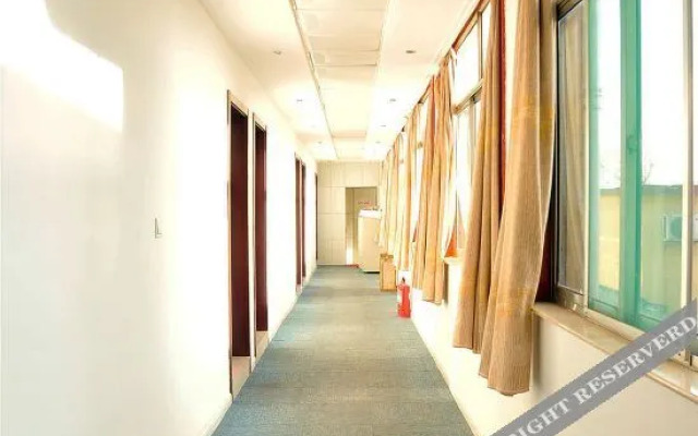 Yingjie Collection Hotel (Zibo Aluminum City Shopping Center Shandong Aluminum Vocational College)