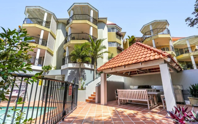 Seaside apartment minutes from Sunshine Beach