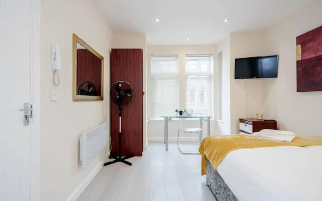 Bedford Hospital Studio Apartment - Victoria A