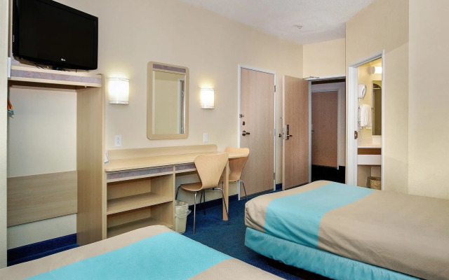 Motel 6 Peterborough, ON
