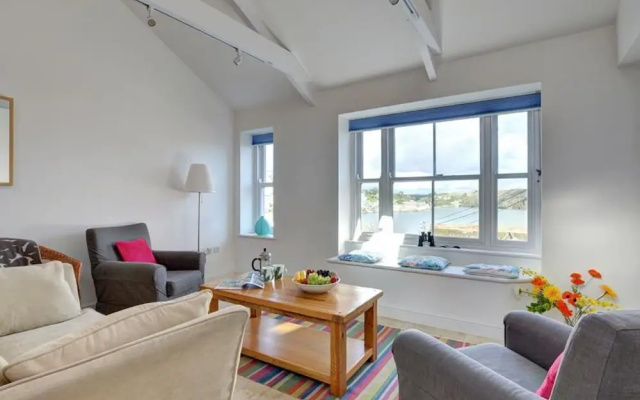 Cozy Holiday Home near Beach in Polruan Great Britain