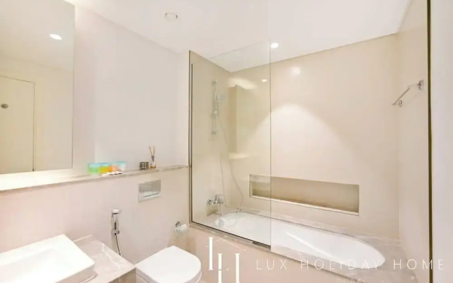 LUX  The Dubai Creek View Suite
