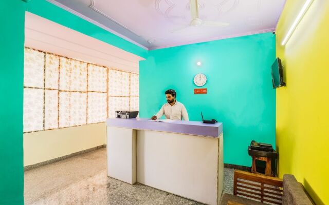 OYO 37728 Raghav Residency