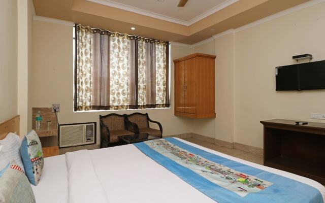 OYO 4798 Hotel Periwal Premium