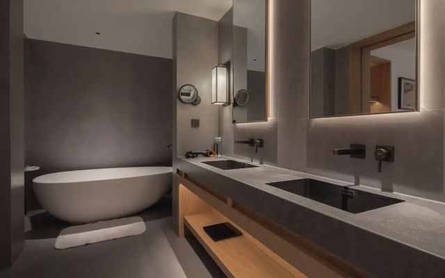 Huangshan Misty Rain Resort Hotel