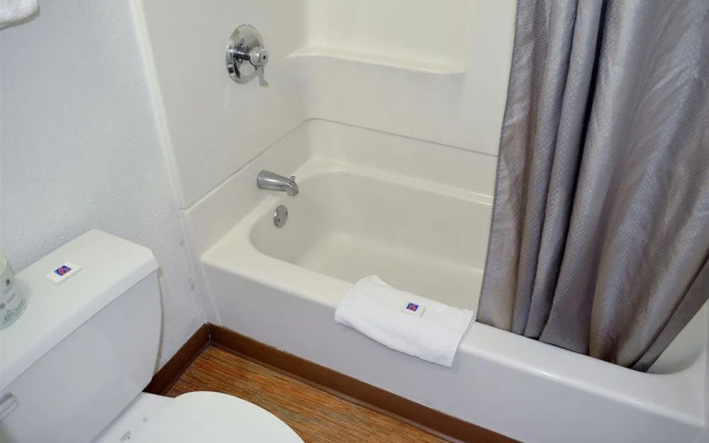 Motel 6 Boston South - Braintree