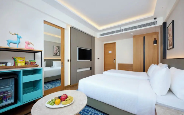 Iris Sarovar Portico