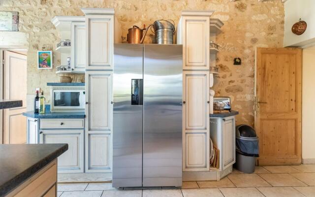 Attractive castle in Cezac with private pool