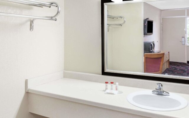 Ramada by Wyndham Clinton