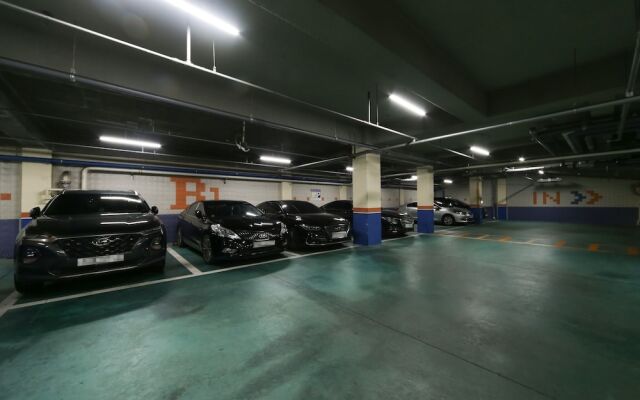 Changwon Bonggok-Dong Hotel Daon