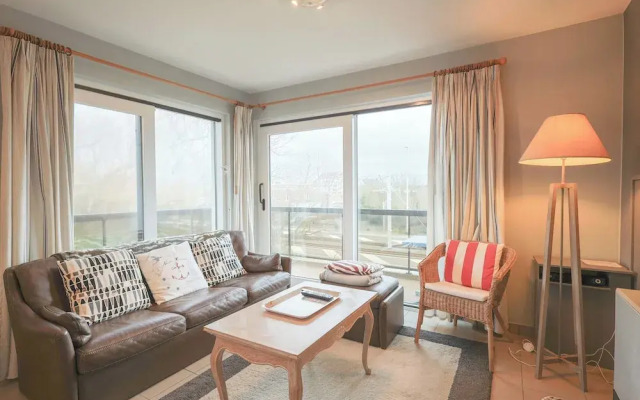 Bright Apartment With Terrace in Oostduinkerke