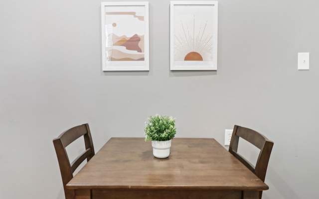Modern 3BR Apartment in Boystown