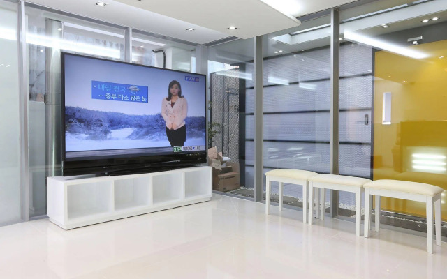 Lookhome Guesthouse (female only)