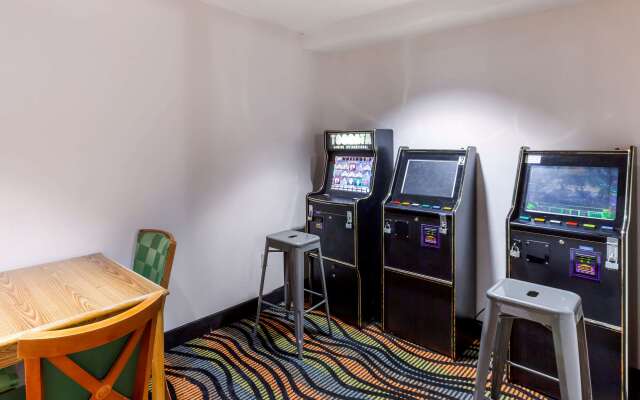 Econo Lodge Inn & Suites Oconto