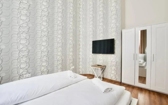 Premium Apartment by Hi5 - Central 3 bedroom (221)